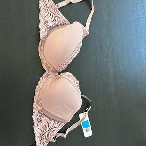 Natori feathers underwire contour bra size 32DDD. Brand new with tags.